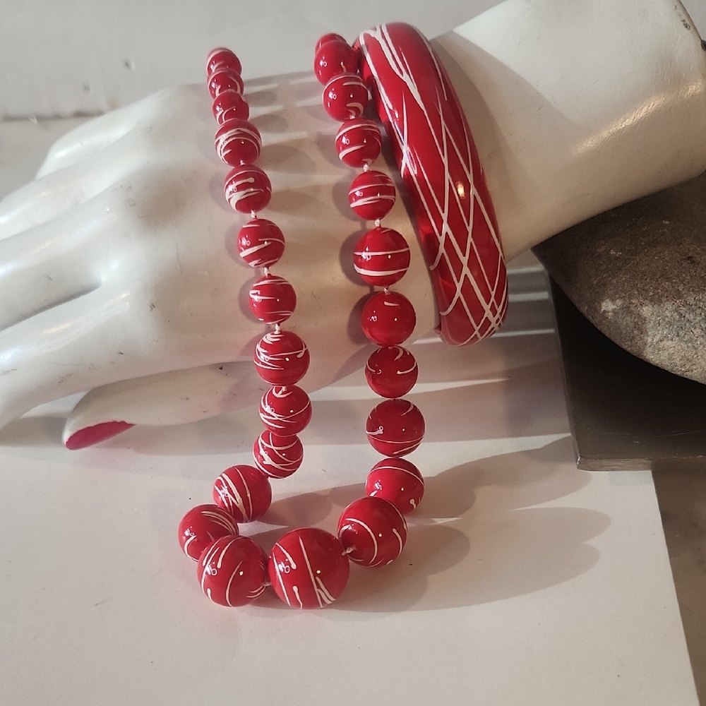 Red and White Swirl Lucite Beaded Necklace & Bracelet